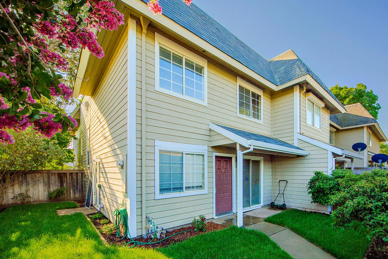3120 Woods Cir photo 1