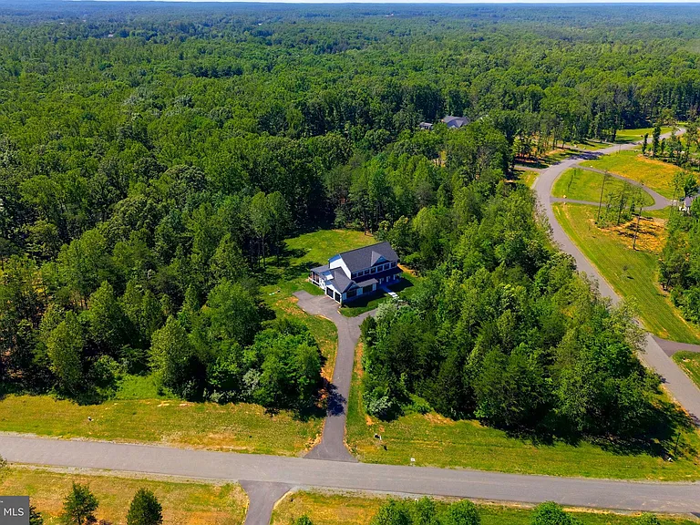 301 Kingdom Dr — Photo 16