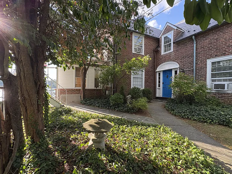 700 Steamboat Rd #2W — Photo 22