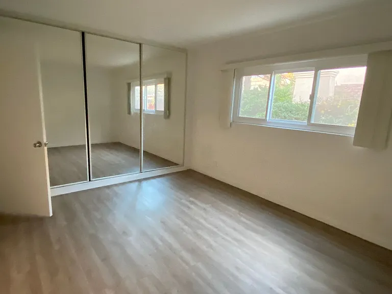 928 S Sherbourne Dr — Photo 6