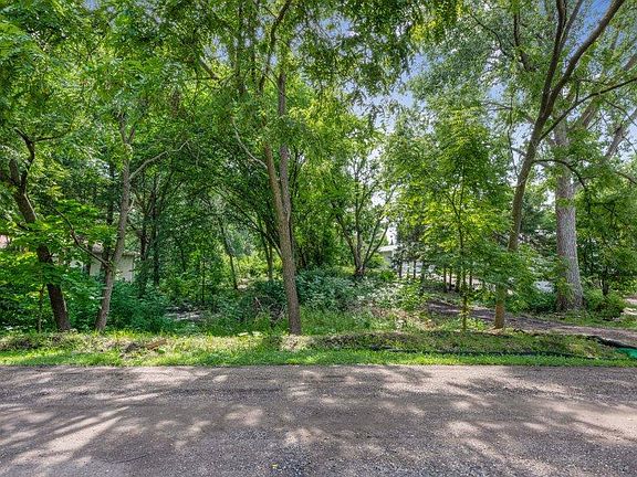 3rd image of 1984 Prosperity Rd N