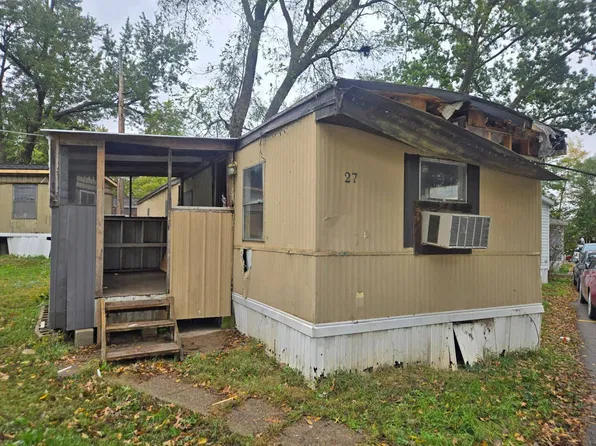 2018 Waterfront Dr Trailer 27, Iowa City, IA 52240