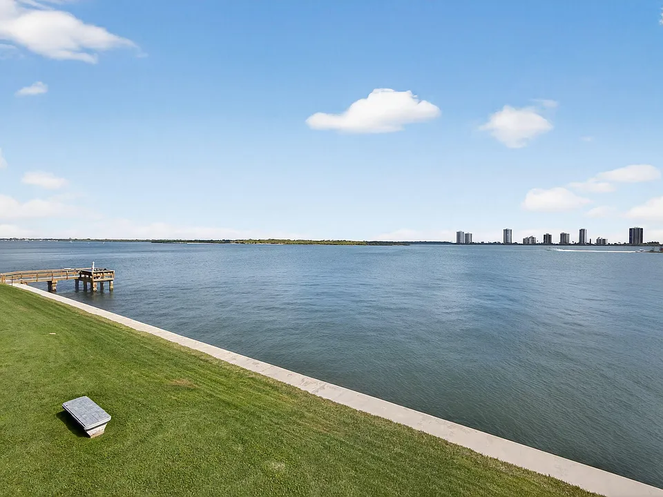 100 Shore Ct #208