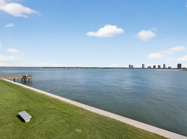 100 Shore Ct APT 208, North Palm Beach, FL 33408