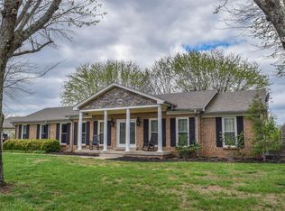 1076 Robertson Rd, Gallatin, TN 37066