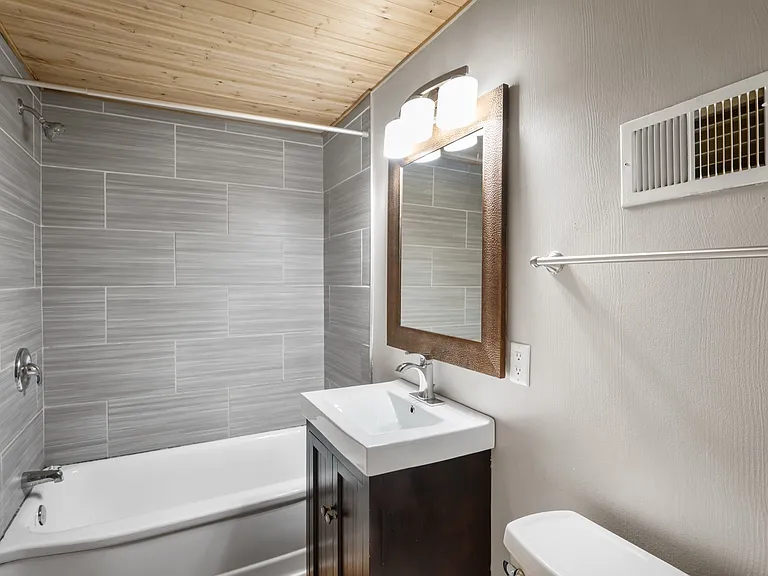 13. 324 N 22nd St - Fullbath1