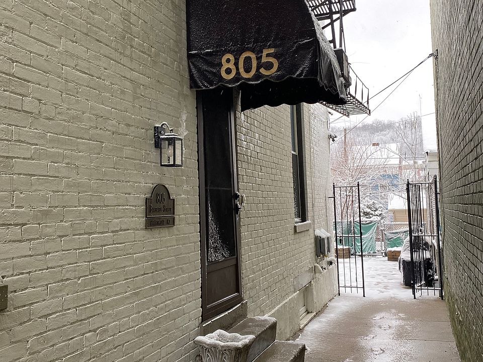 Side entry for Apartment #2.