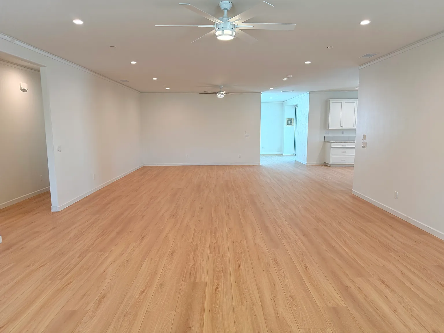 3 bed, 2.5 bath, 2300 sqft, $4,500 — Photo 4