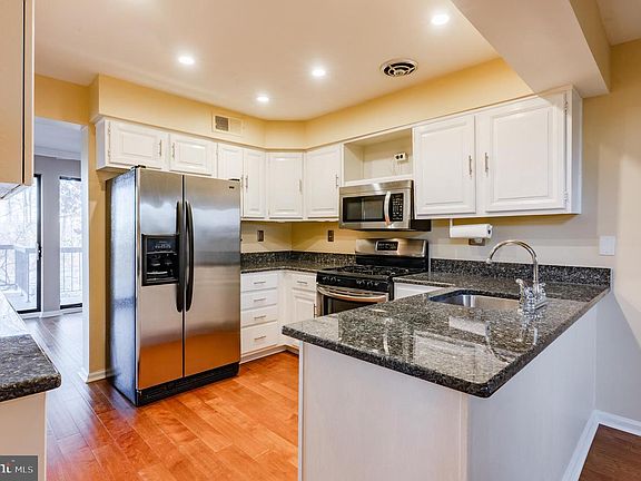 4th image of 2400 Honey Run Rd