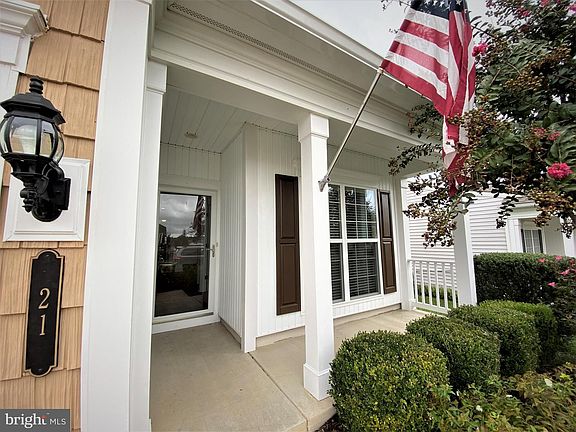 4th image of 21 Ludington Ln
