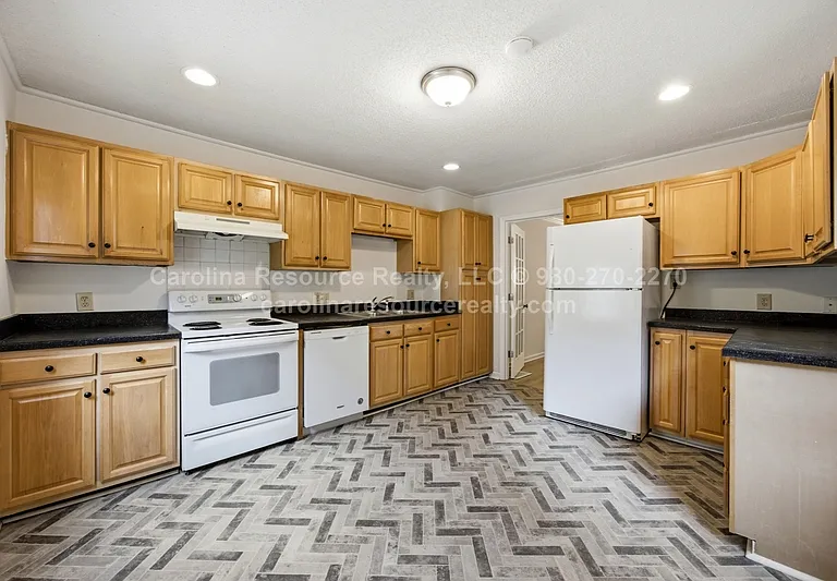 4535 Dawnwood Dr — Photo 6