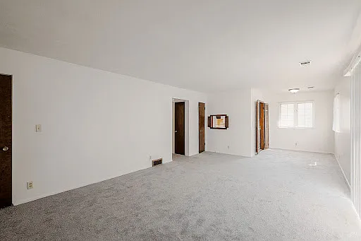 2 bed, 1040 sqft, $899 — Photo 2