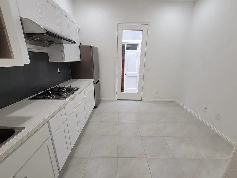 1517 1/2 Andromeda Way — Photo 10