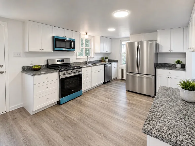 702 Market St — Photo 2