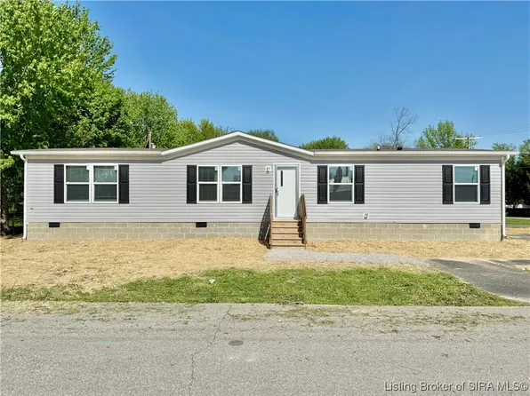821 N First Street, Austin, IN 47102