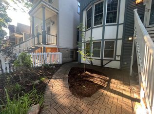 1435 W School St #1, Chicago, IL 60657