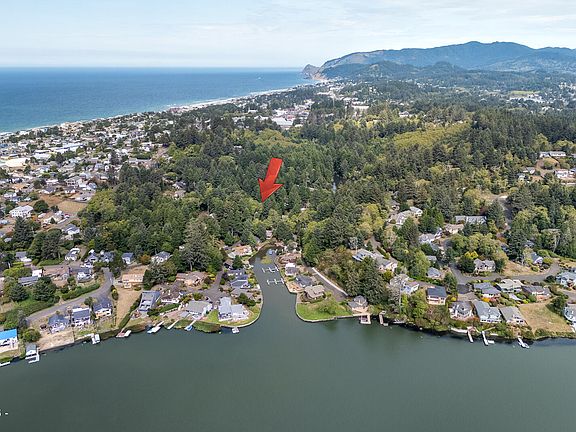 4th image of 2086 NE Arrowhead Way
