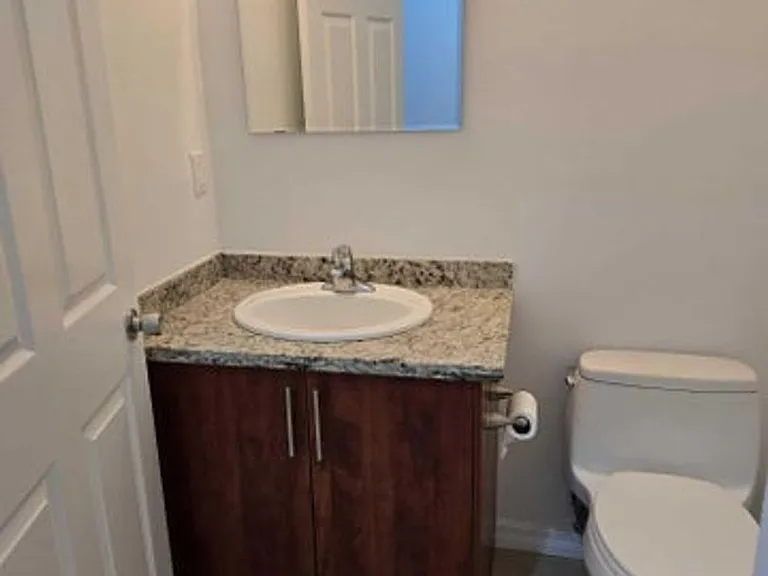 408 SW 9th St — Photo 14