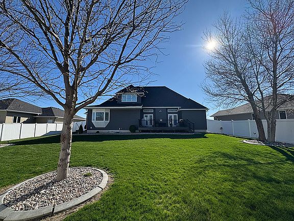 3rd image of 803 Cottonwood Trl