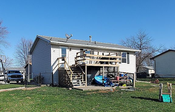 5th image of 906 W King Dr
