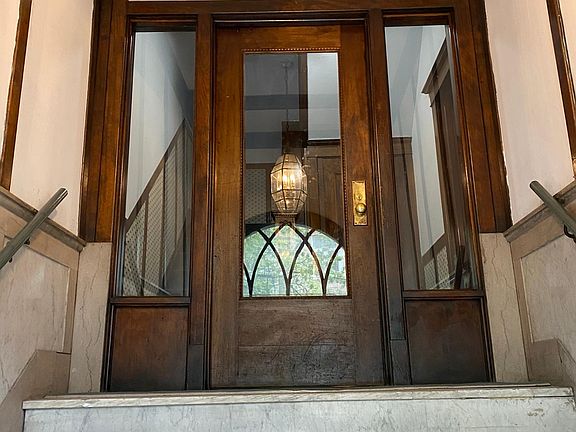 2nd image of 4025 N Clarendon Ave APT 2