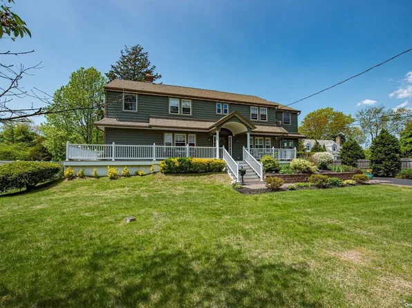 74 W Islip Road, West Islip, NY 11795