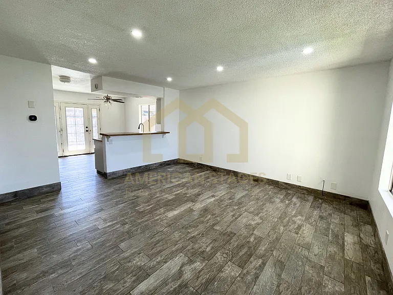 916 N M Pl — Photo 4
