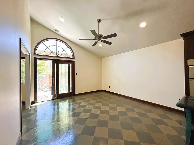 1413 Magnolia Ave — Photo 10