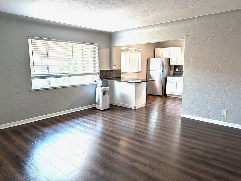 3344 N High St — Photo 10