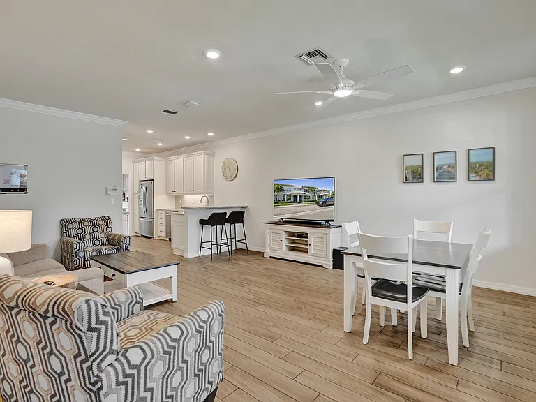 1300 Eucalyptus Dr #3 — Photo 3