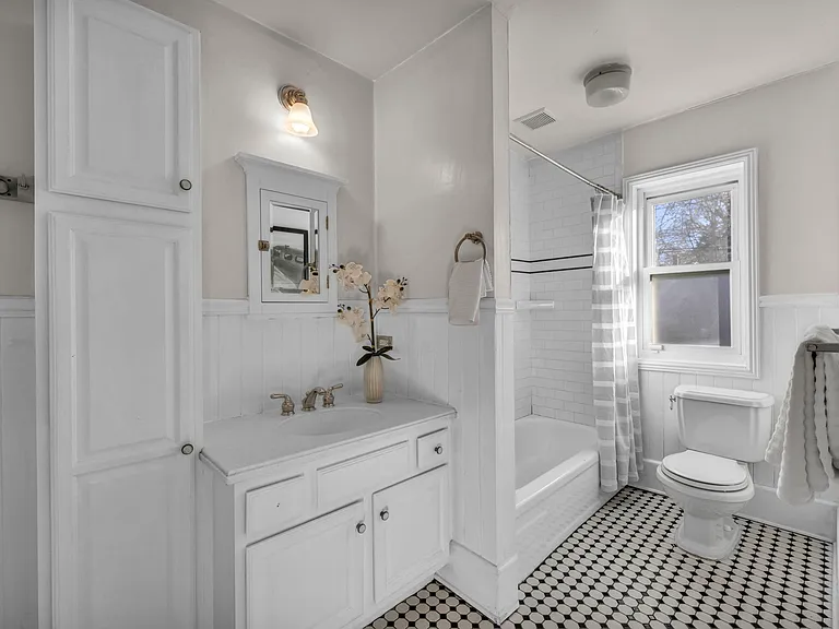 2938 N Hooker St — Photo 9