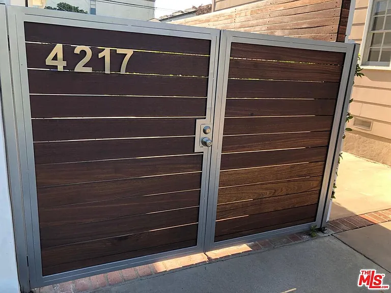 4217 Irvine Ave — Photo 43