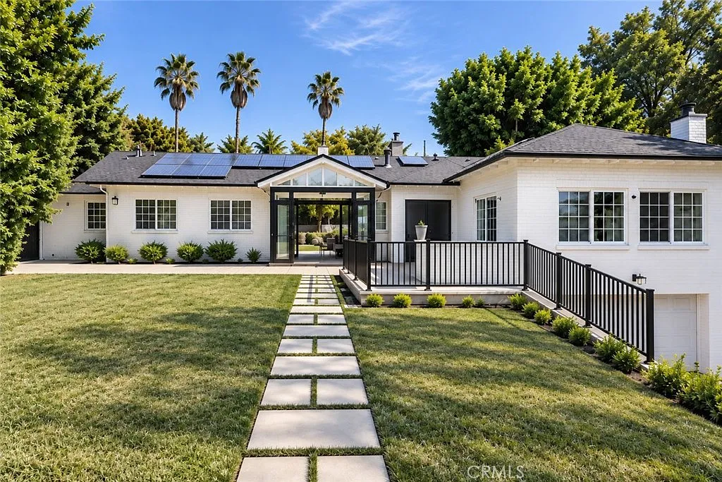 3 bed, 3.5 bath, 3100 sqft, $8,950 — Photo 1