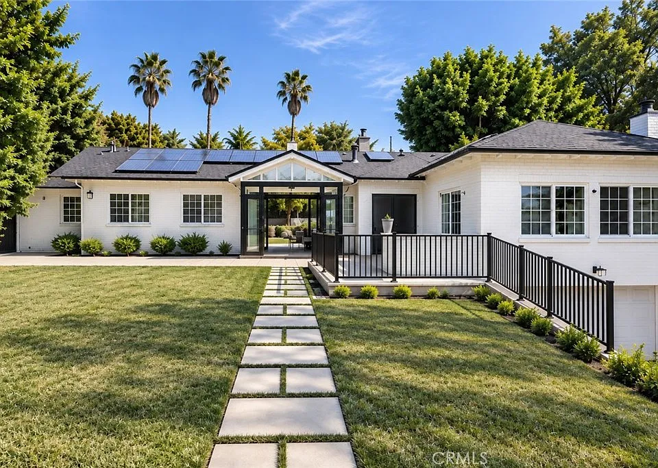 16633 Oak View Dr