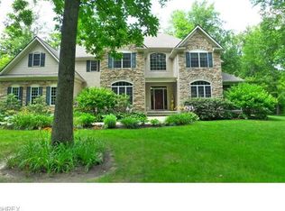 18990 Sanctuary Dr, Chagrin Falls, OH 44023