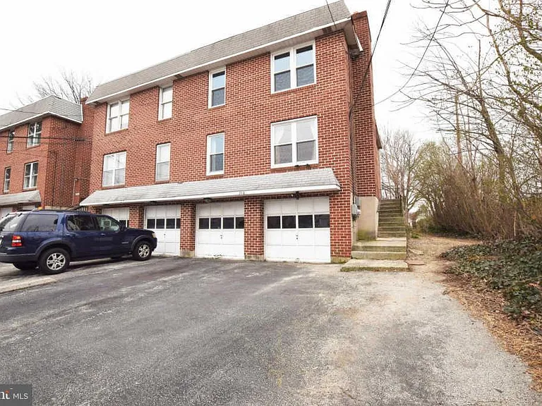 216 W Chester Pike #B — Photo 2