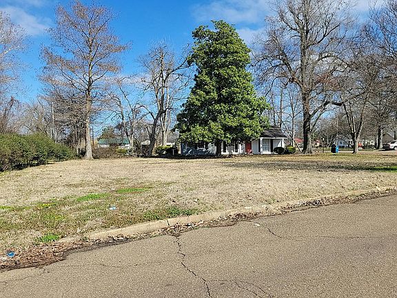 3rd image of 501 Maple Ave