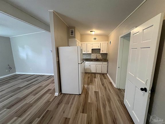 5th image of 219 Ruby Ave
