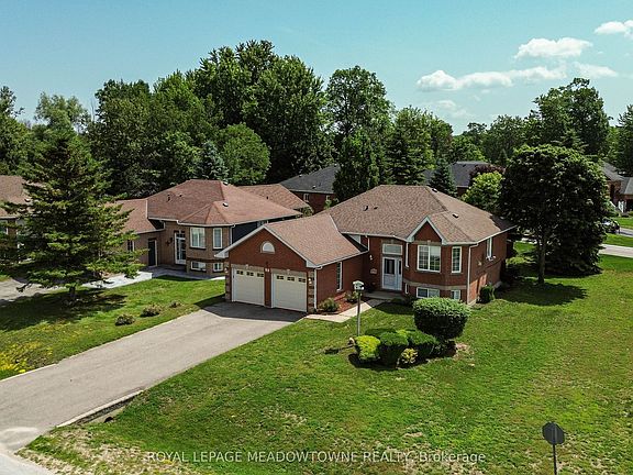 3rd image of 89 Royal Beech Dr
