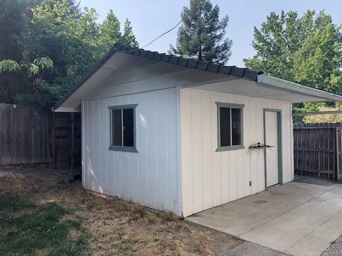 3 Bed 2 Bath With Garage, Fenced Yard & Laundry Hookups — Photo 4