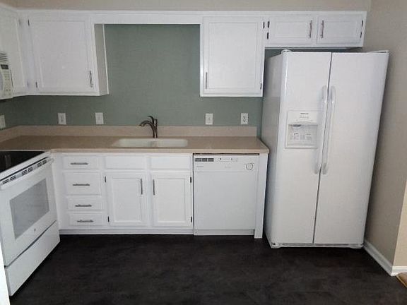 3rd image of 6001 NE Moonstone Dr