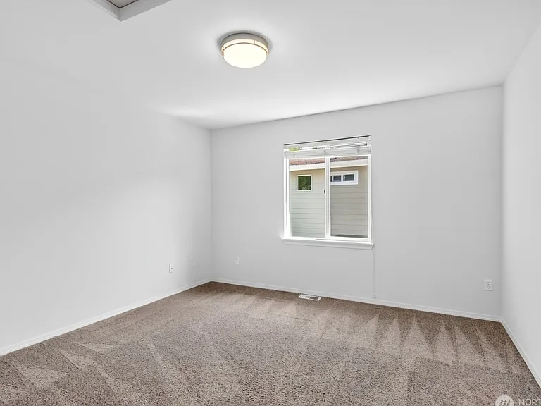 24011 SE 21st St — Photo 18