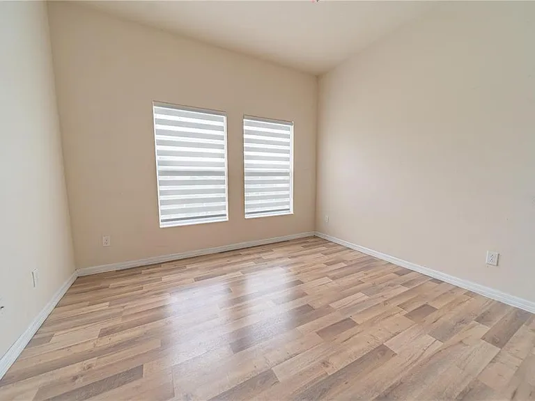 2592 Isabela Ter — Photo 38