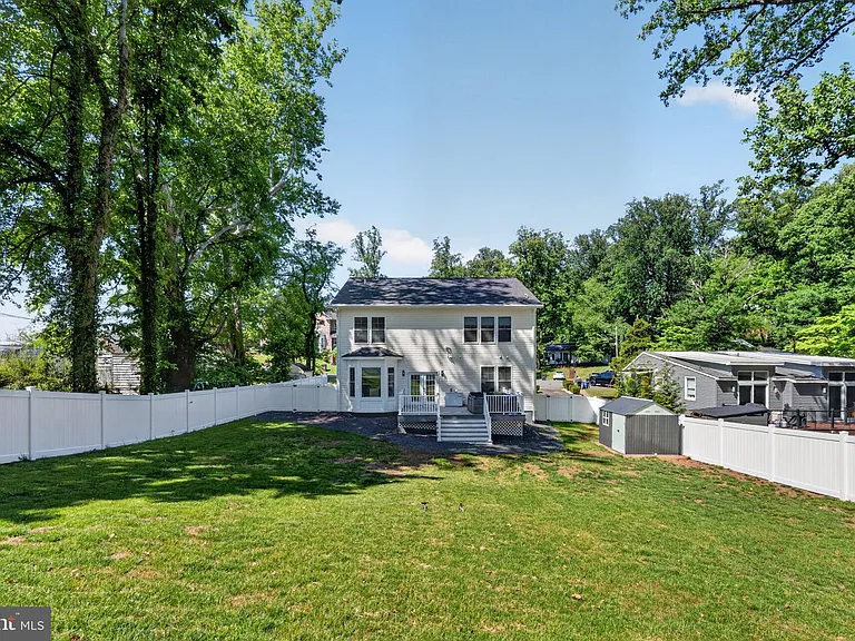 3925 Ashwood Pl — Photo 62