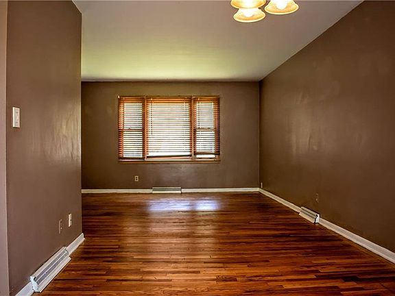 5th image of 7904 Cherry Hill Dr NE