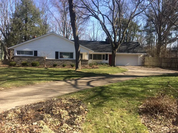 595 Miles Ln, Berea, OH 44017