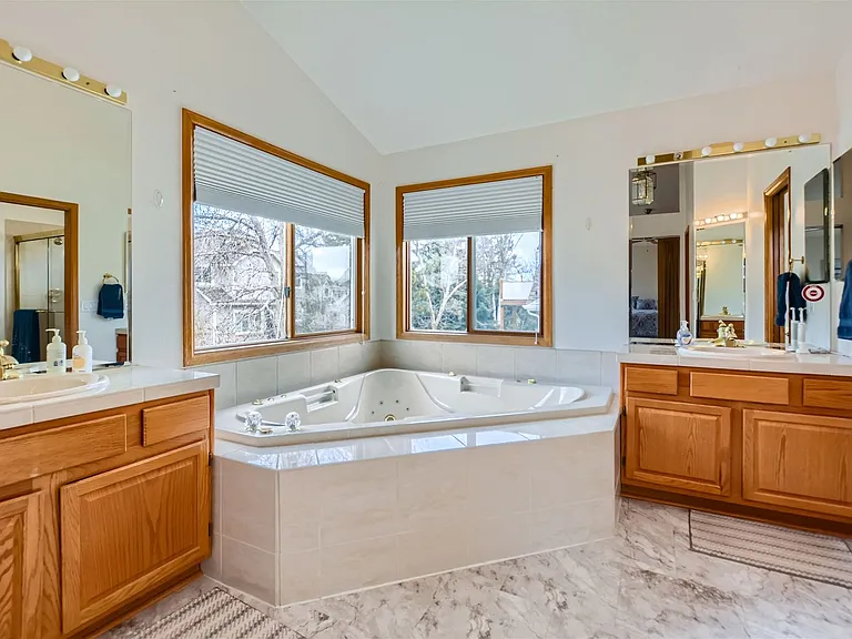 817 Mount Evans Ct — Photo 15
