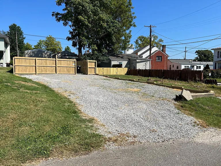 716 E Burnett Ave — Photo 17