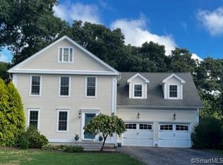8 Cowell Ct, Pawcatuck, CT 06379