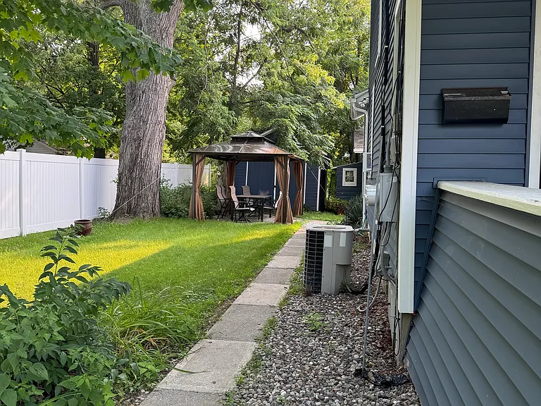 722 Columbia Tpke — Photo 13